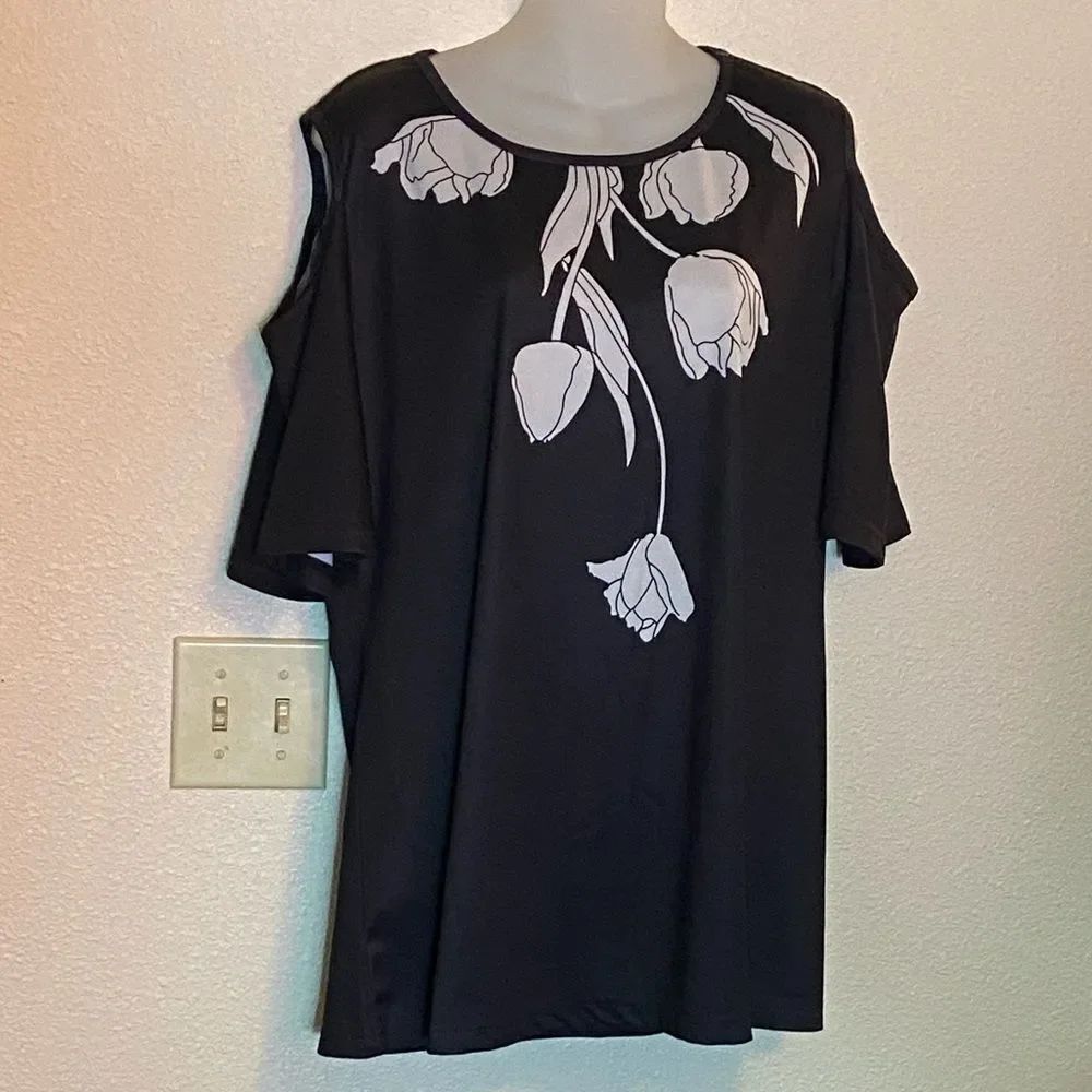 Black Cold-Shoulder Floral Tee Size XXL